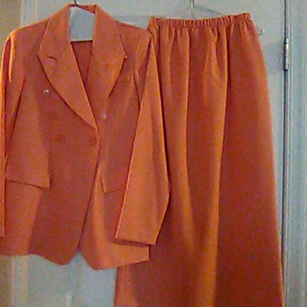 Spring skit suit